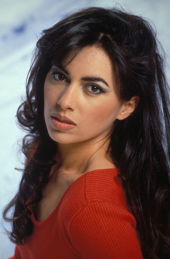 700full-susanna-hoffs.jpg