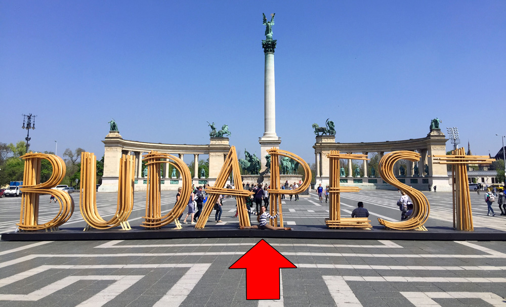 Alexandra-Fox-does-a-split-(-Budapest-Heroes-square-).jpg