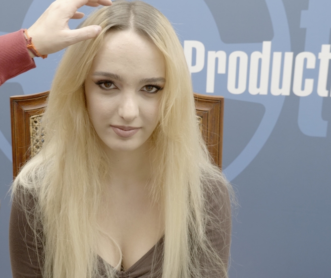Anna Khara 5.jpg