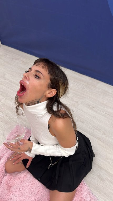 Lola Emme 5.jpg