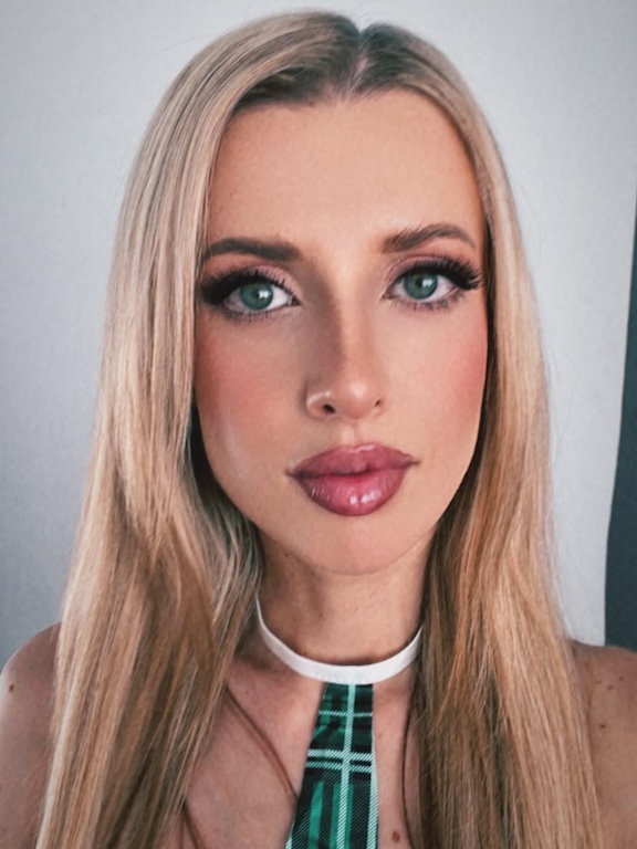 AdrinaSweetblonde_c.jpg
