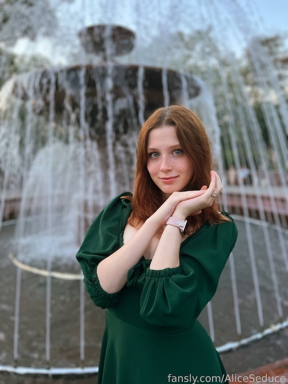 AliceSeduce_Fansly_b.jpg