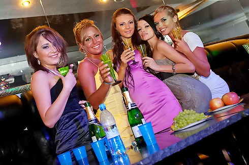 College girls fucking in the bar.jpg